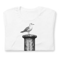 unisex-staple-t-shirt-white-front-6a072ce996487.jpg Möwe auf dem Flensborg-Poller – T-Shirt