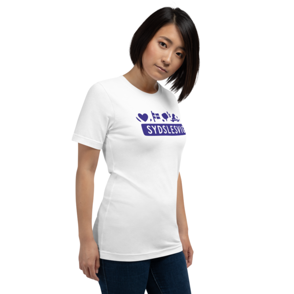 unisex-staple-t-shirt-white-right-front-6a06dc7d7a658.png Sydslesvig in vier Symbolen – T-Shirt