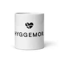 white-glossy-mug-white-11-oz-front-view-6a1599c520b28.jpg Hyggemor. — Lieblingsbecher für Küstentage