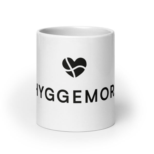 white-glossy-mug-white-20-oz-front-view-6a1599c51f718.jpg Hyggemor. — Lieblingsbecher für Küstentage