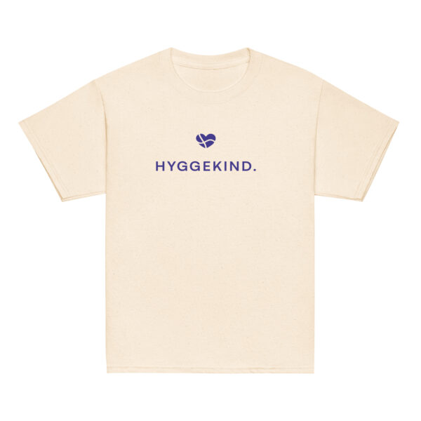 youth-classic-tee-natural-front-6a14341d37f73.jpg Hyggekind. — Youth Tee für Küstenkinder