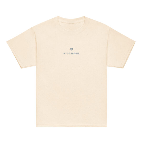 youth-classic-tee-natural-front-6a1434acc2d5b.jpg Hyggebarn. — Youth Tee mit Nordgefühl