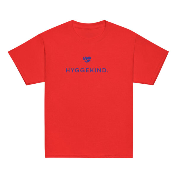youth-classic-tee-red-front-6a14341d37fe2.jpg Hyggekind. — Youth Tee für Küstenkinder